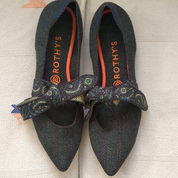 Rothy's Shoes - Rothy's Pointed Toe Flats in Green with Multicolor Bow, Size 9.5
